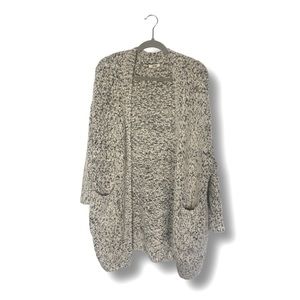 COZY ‘VERTE’ B&W KNITTED CARDIGAN!!